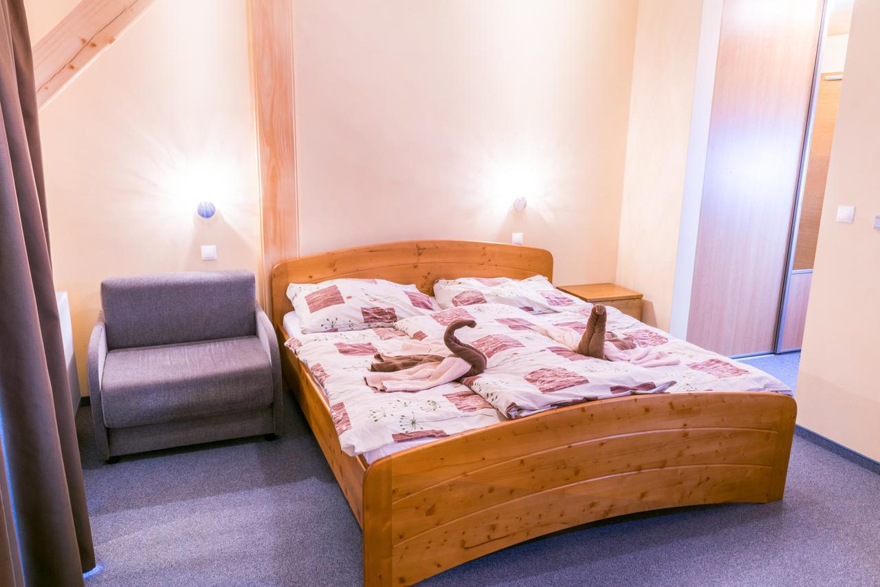 Horsky Hotel Kristina Hrustin Екстер'єр фото